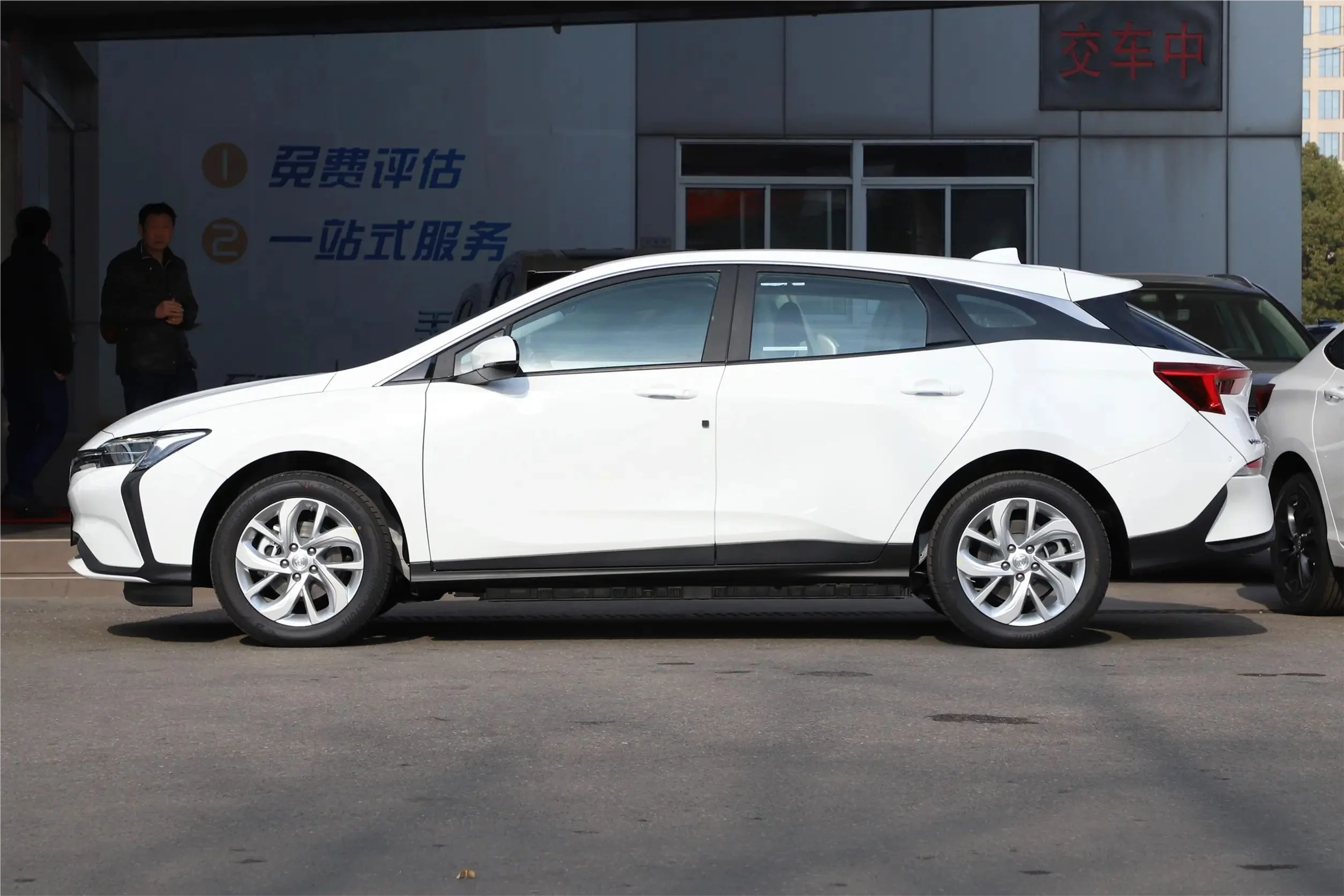 Hot-sealling Buick Velite 6 Cheap Ev Buick Car Electric cars 430km New Energy used ev auto car made in China 2024