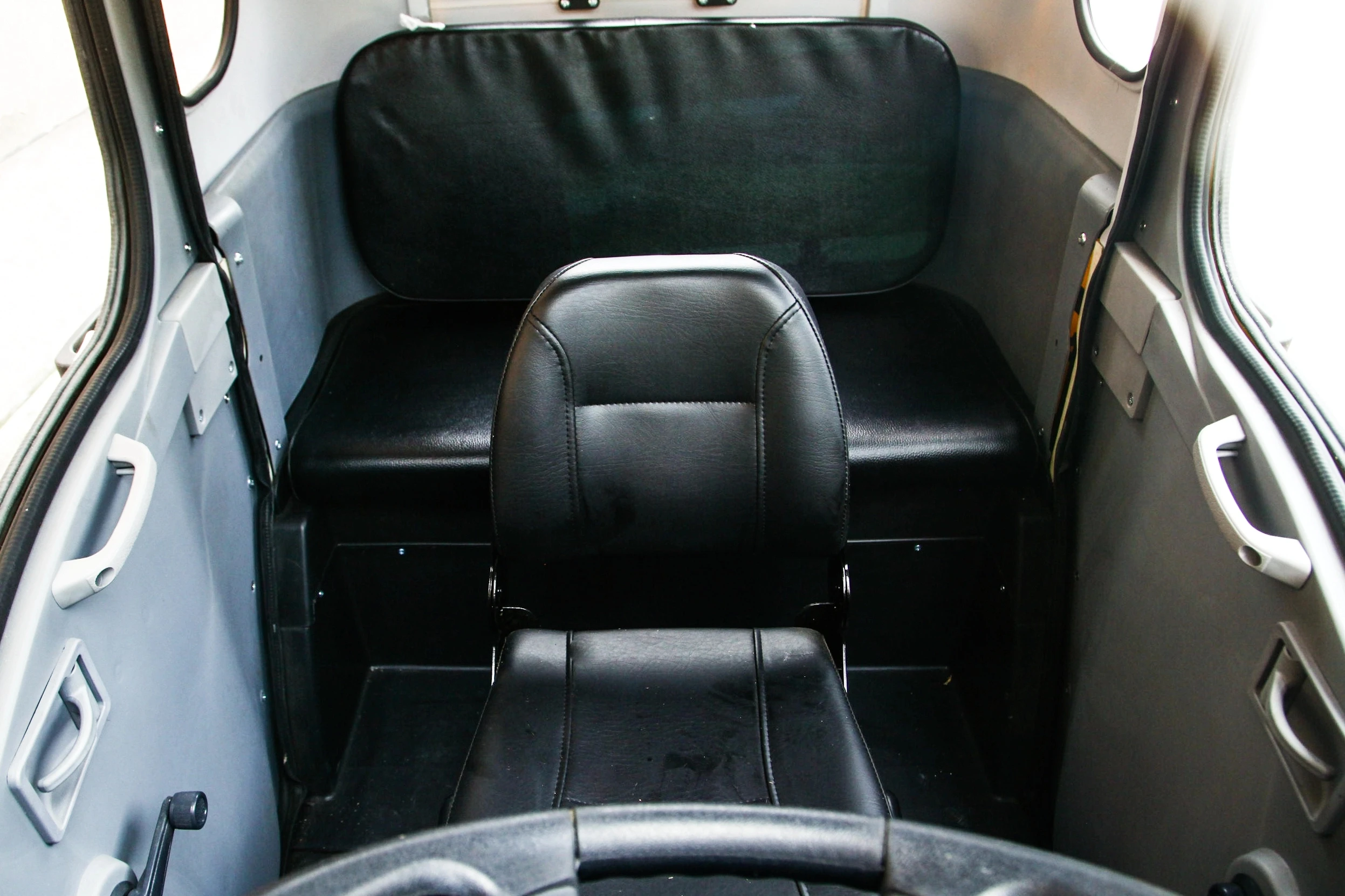 2500W New model scooter high quality enclosed cabin scooter cargo electric car Handicapped Scooters