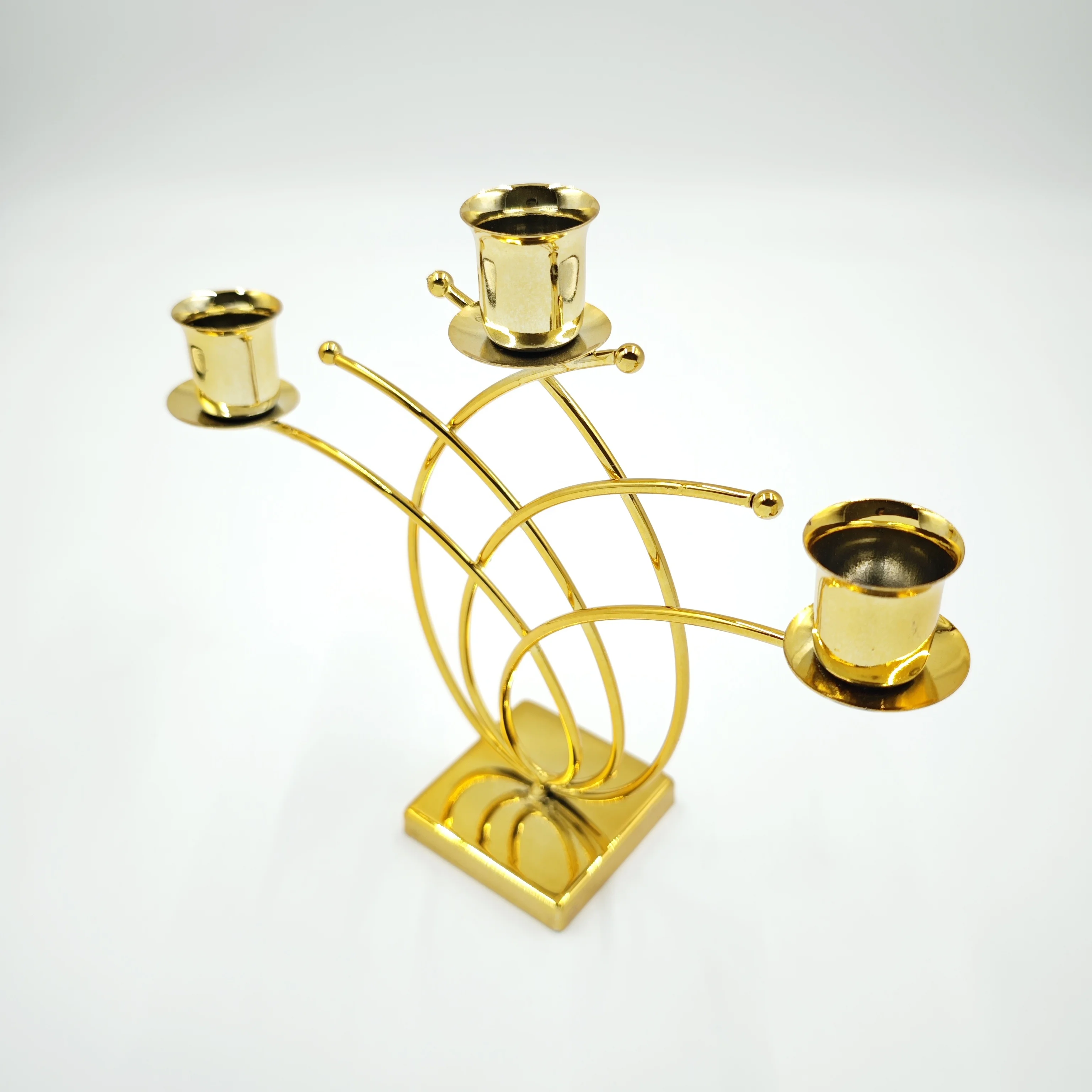 wholesale Luxury European style metal candle holders for household use