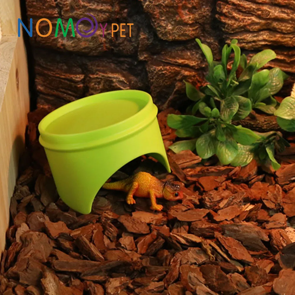 NOMOYPET Wholesale Plastic Green Bamboo Reptile Hide Cave Shelter for Snake Chameleon Lizard