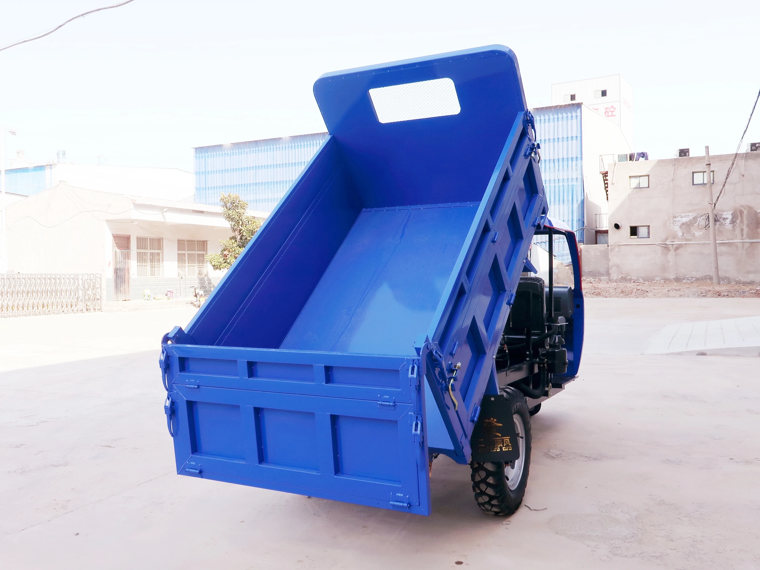 Huansheng Factory Wholesale Price Diesel Cargo Tricycle 2T 3T 4T Load Capacity Motorized Tricycles