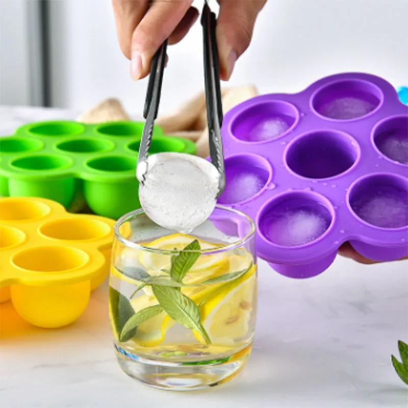 Top selling LFGB standard round shape silicone hockey puck mold with plastic cover