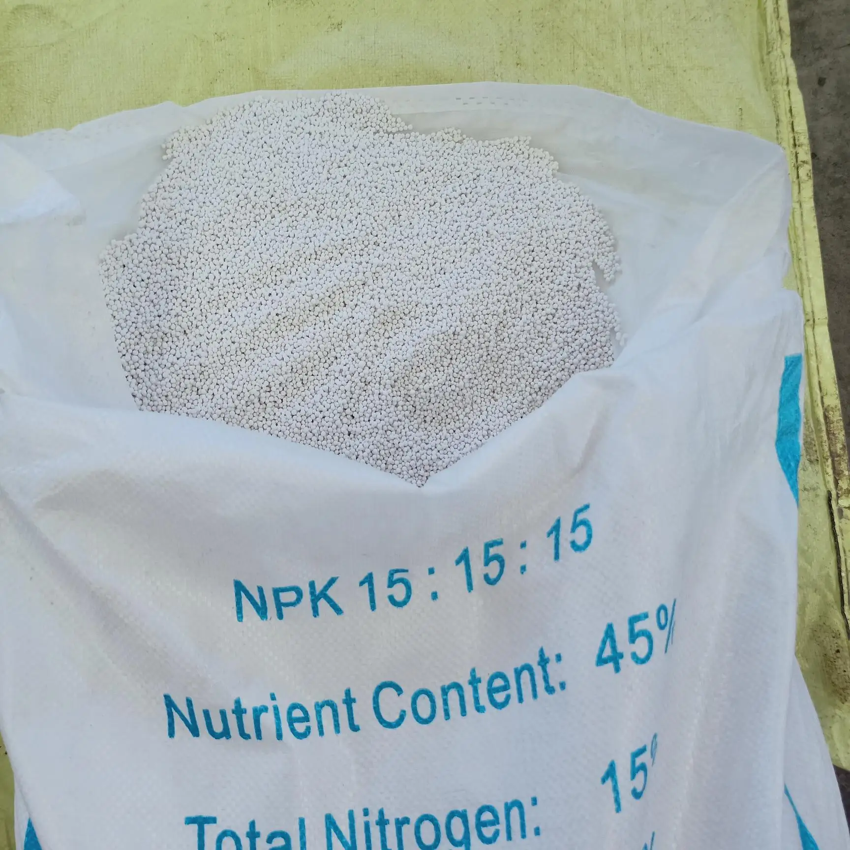 Straight Agent npk fertilizer 31 0 5 plant fertilizer powder blue granular compound organic fertilizer price of agriculture