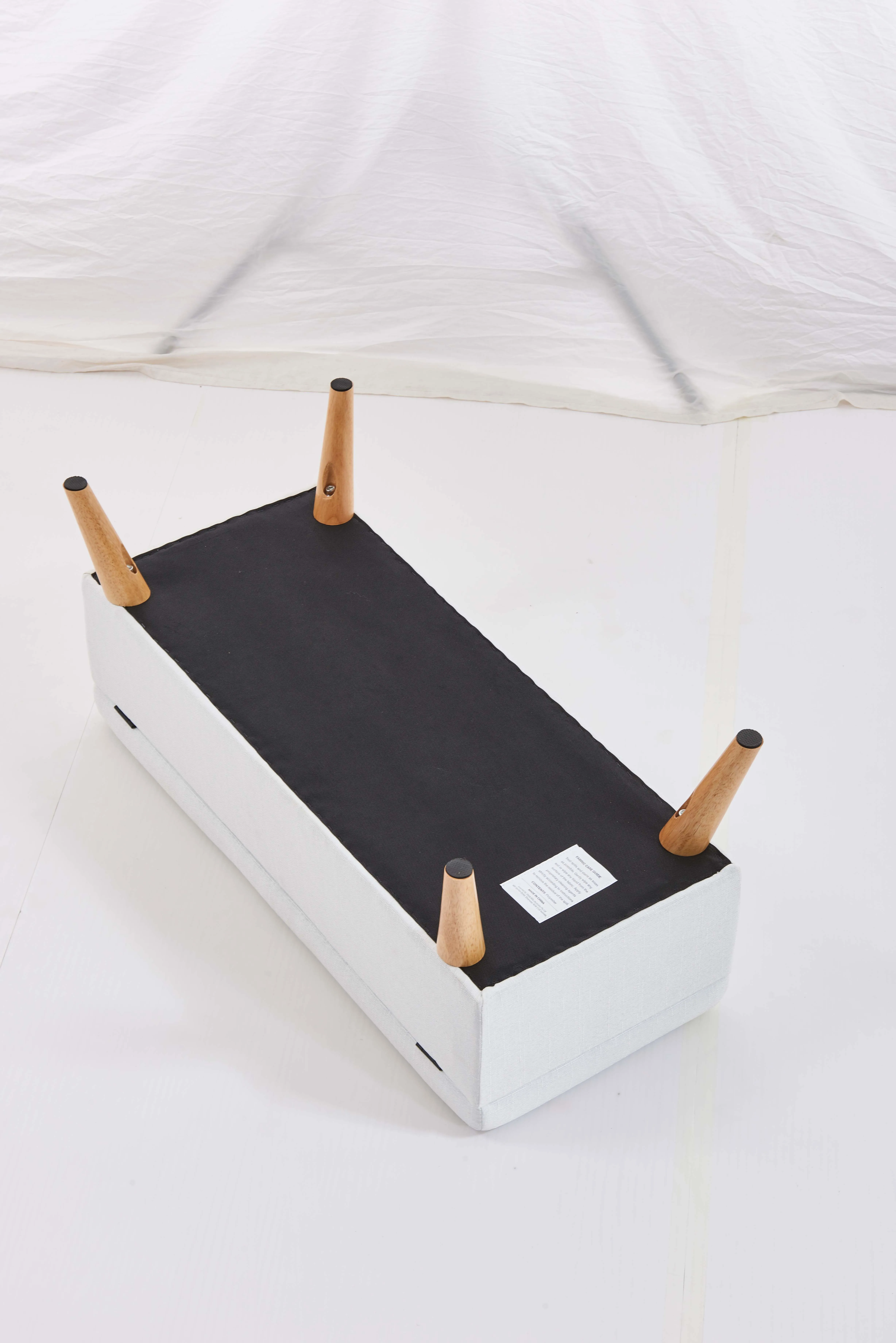 Hot Selling Nordic Modern Sitting Bench Storage Luxury Stools with Rubber Wood Legs Ottoman