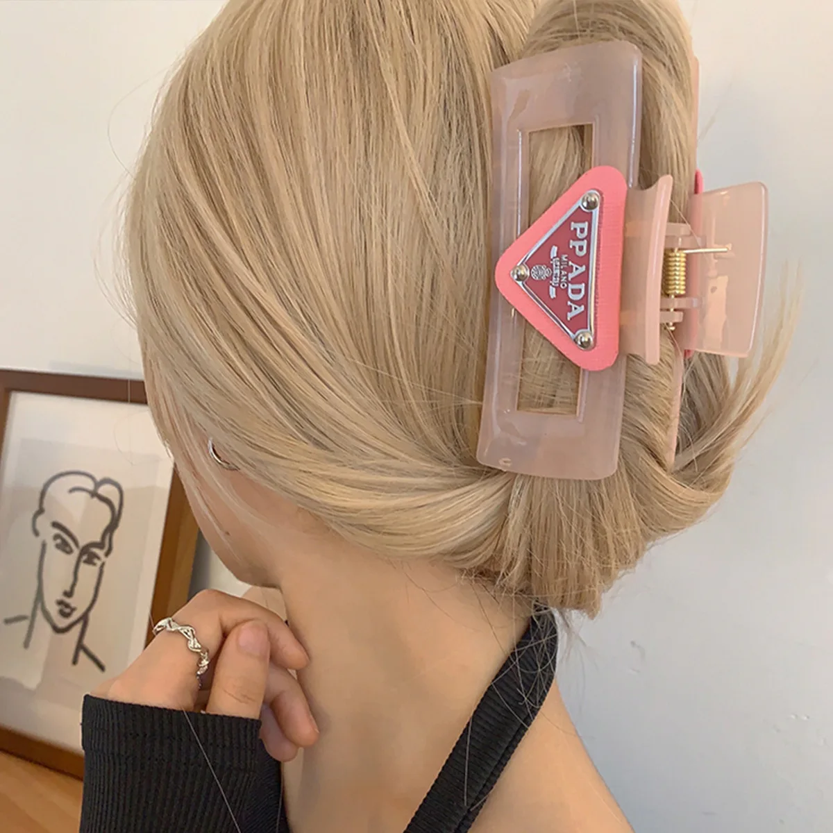 Wholesale Japan and South Korea hot jelly grab large back head hair shark plastic hair clip 10CM