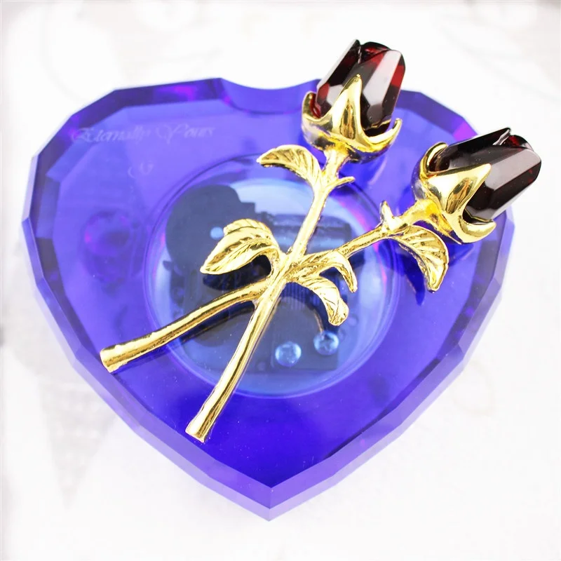 Novelty Gifts Manufacturer Wedding Crystal Heart Music Box with Roses Exquisite Crystal Music Boxes for Birthday/Christmas Gifts