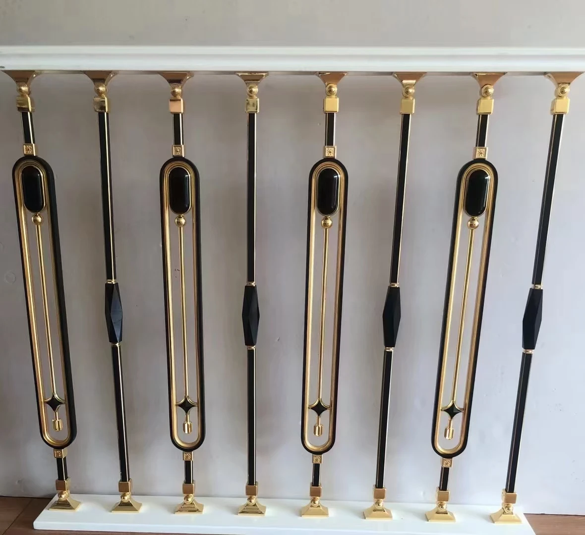 Luxury Villa Stairs Aluminium Gold Railing Post Aluminum