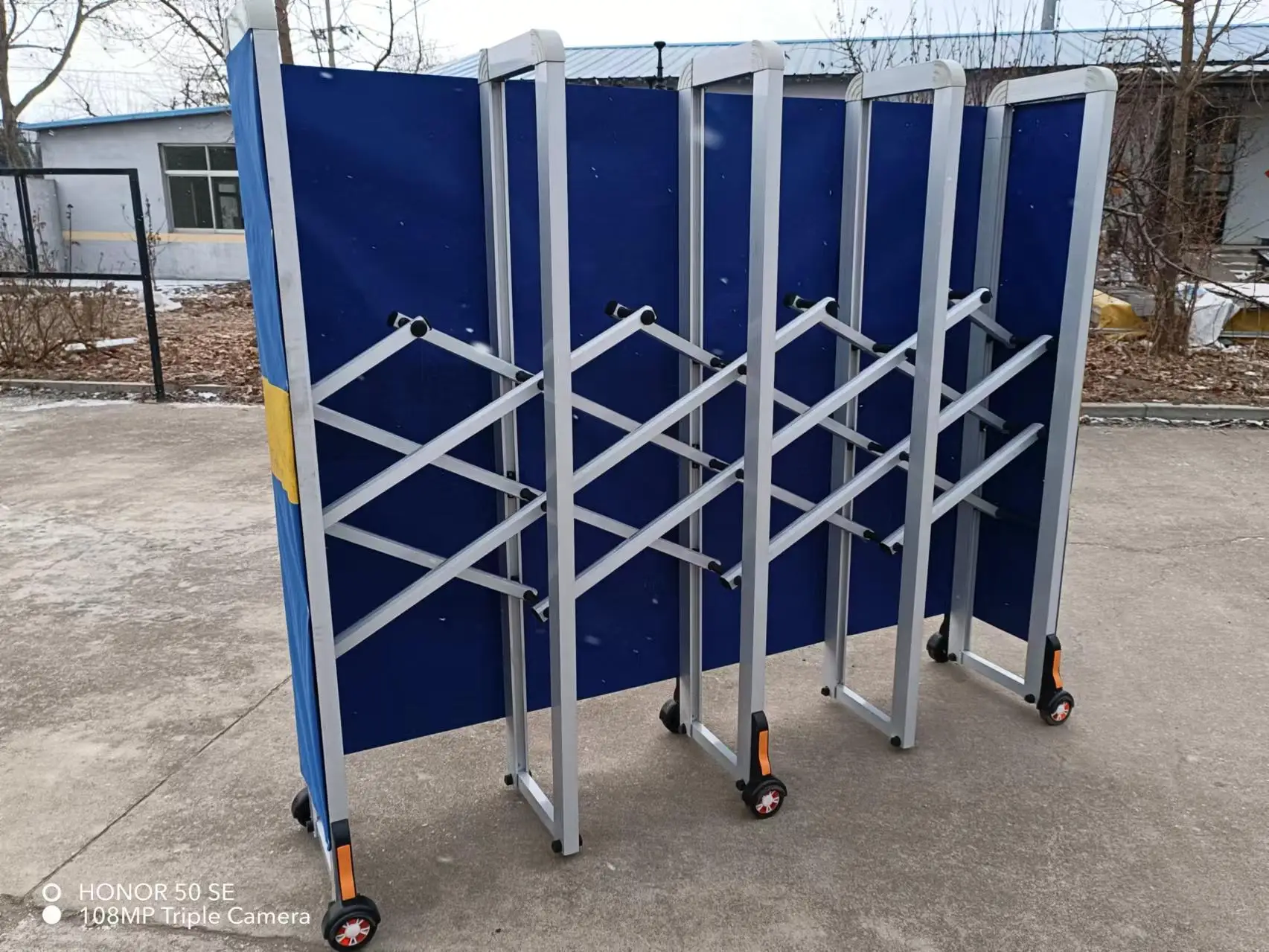 Telescopic Isolation Fence, High-speed Railway Airport Aluminum Alloy Partition Screen, Manual Sliding Telescopic Door