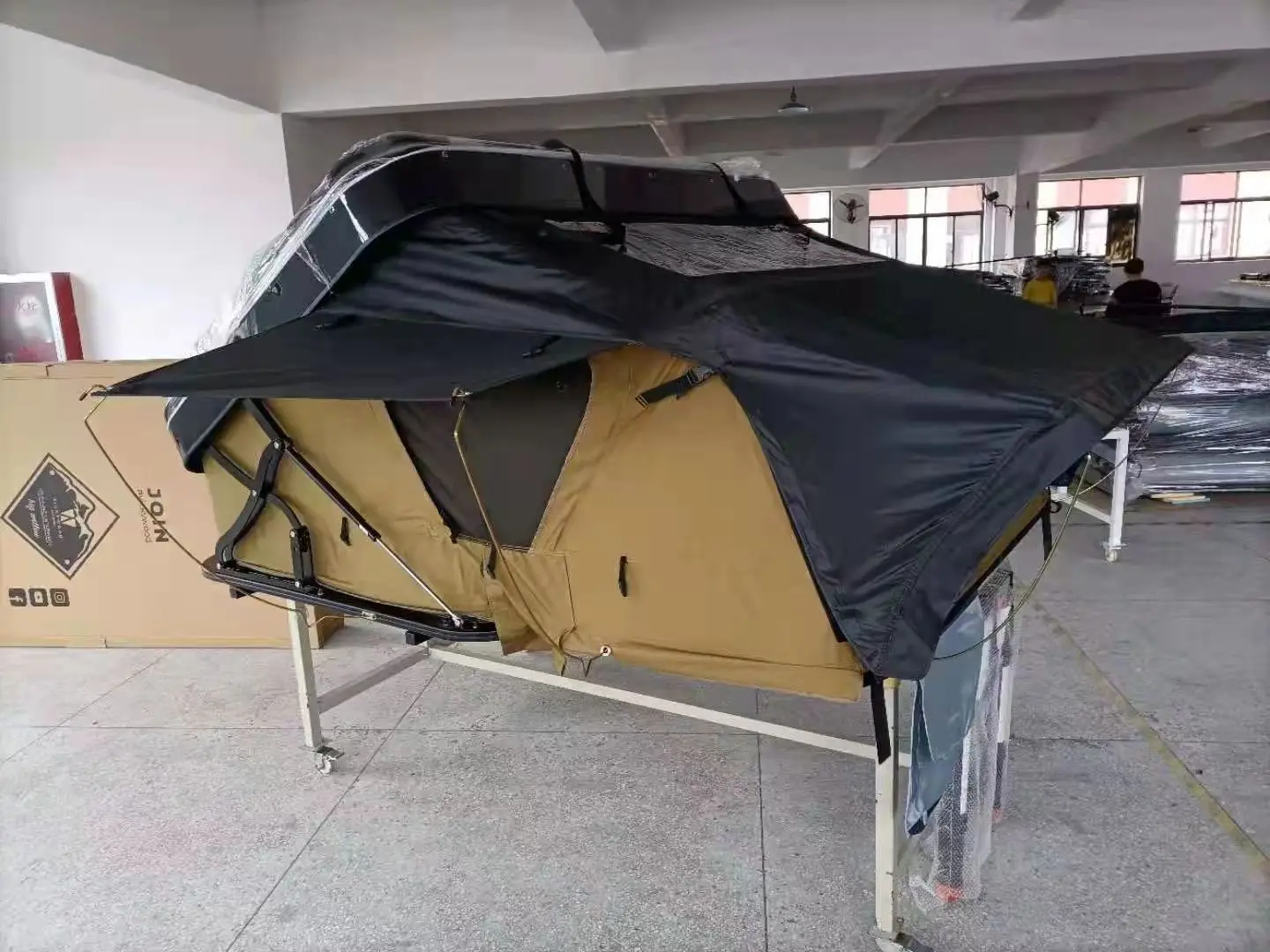 2024 New Design Maggiolina 4wd 4 Person ABS Hard Shell Roof Top Tent for Sale
