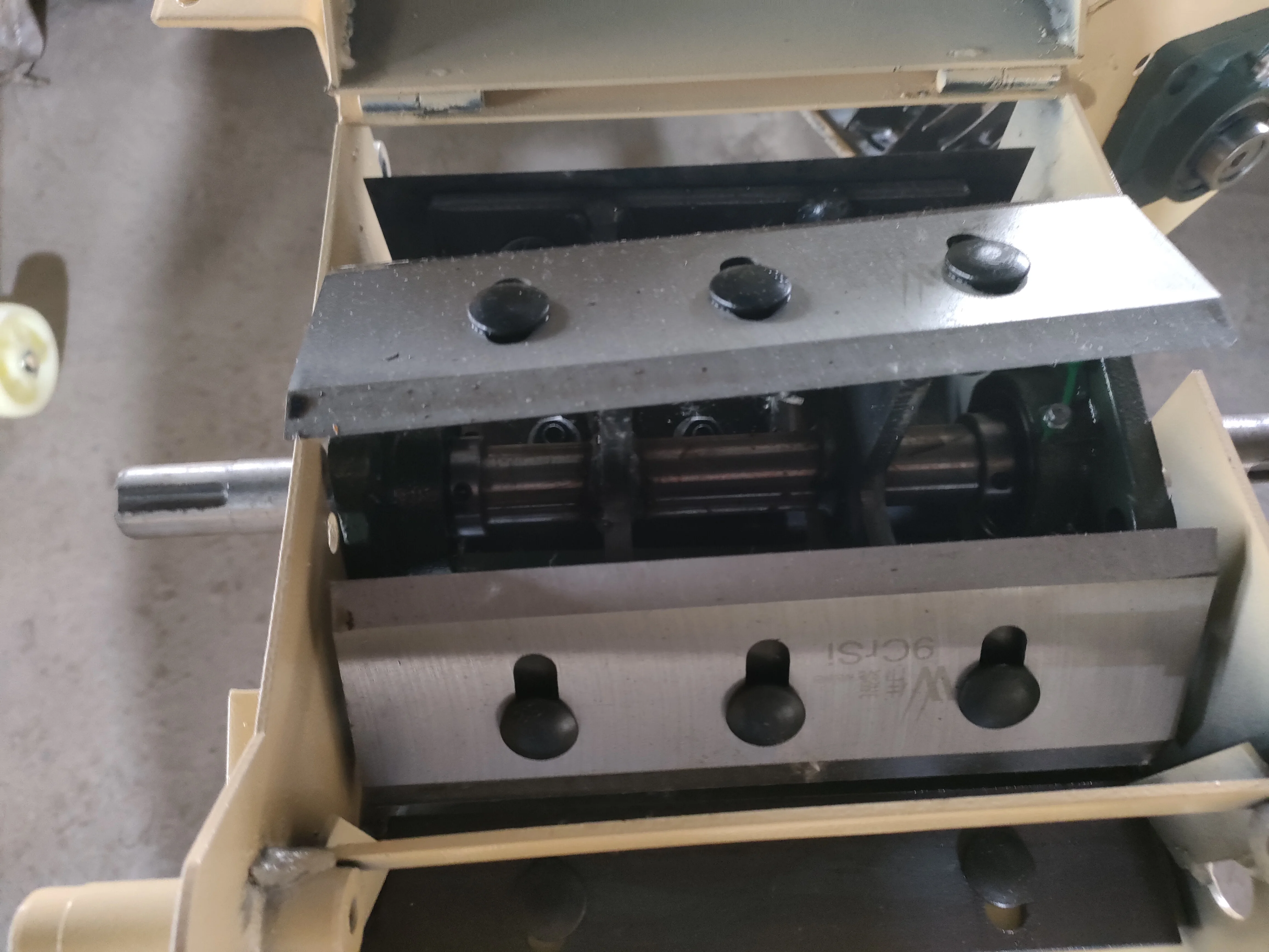 Weiwei 8000 kg/h making animal feed factory price cut crop straw  hay cutter