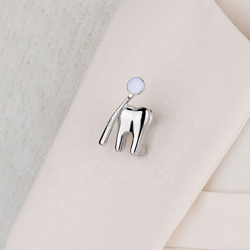 2023 Pins Fashion Tooth Shape Cute Medical Brooch Pin for Doctor Nurse Lapel Backpack Badge Pins Jewelry Gift Accessories