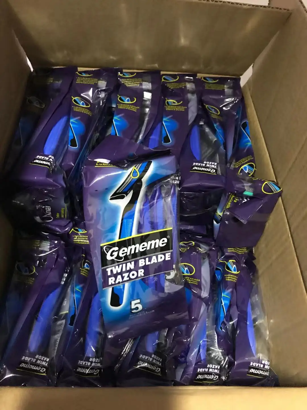 Gememe Горячая продажа одноразовое односпальный Комплект белья из 2 лезвенная бритва для бритья одноразовая razor с двойным лезвием резиновой ручкой особенность