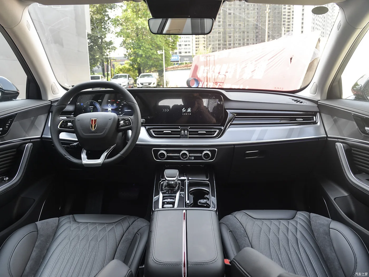 Подгонянный 2024 автомобиль Hongqi HS5 2 0 T на бензине Китай Подержанный