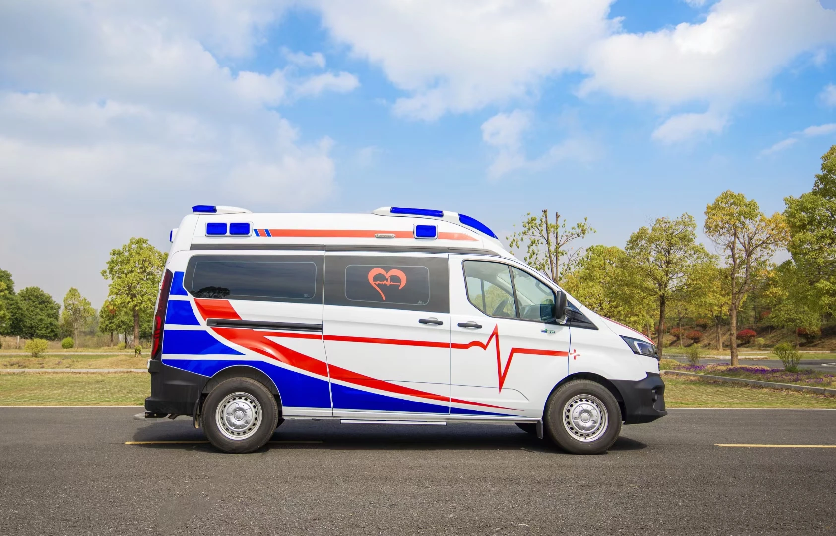 Medical ICU Emergency Ambulance Vehicle Transit Negative Pressure Ambulance Car Price