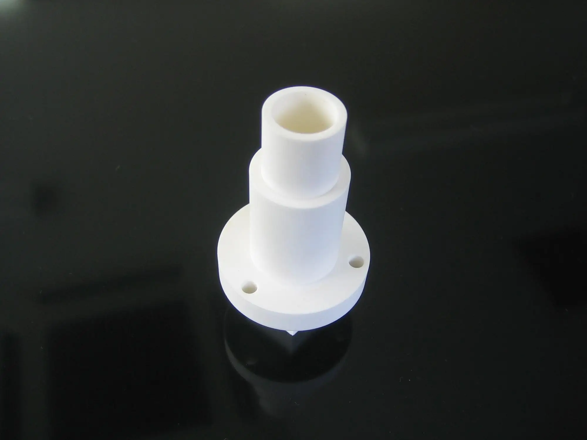 Machinable ceramics (ceramics with excellent machining characteristics) made in Japan