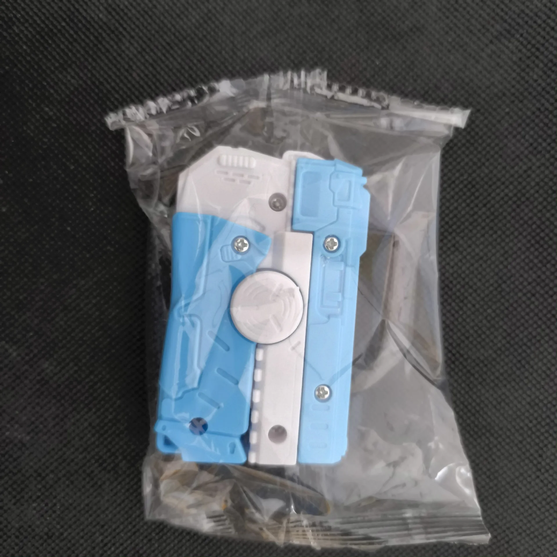 Carrot Gun Mini Fidget Spinner Small Pistol Kids Decompression Novelty Toys Hot Selling Popularity Toys