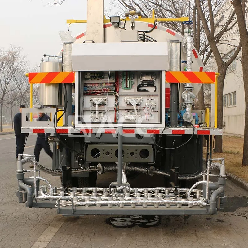 HOWO brand asphalt distributor truck road construction machine bitumen distributor truck used asphalt distributor truck for sale