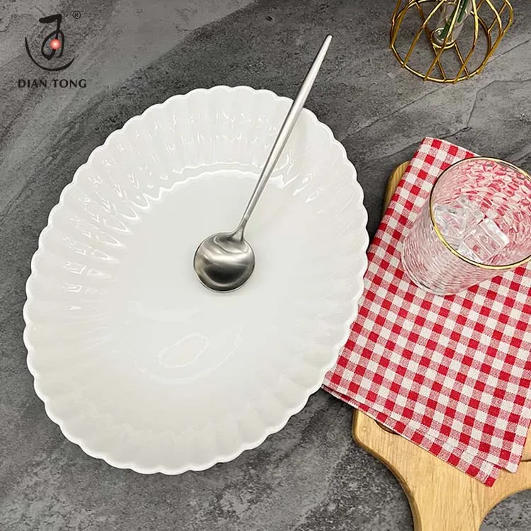 High Quality Hotel Restaurant Dishes Scalloped Dinner Plates And Cup Custom Ceramic Plates And Bowls Set Dinnerware Tableware