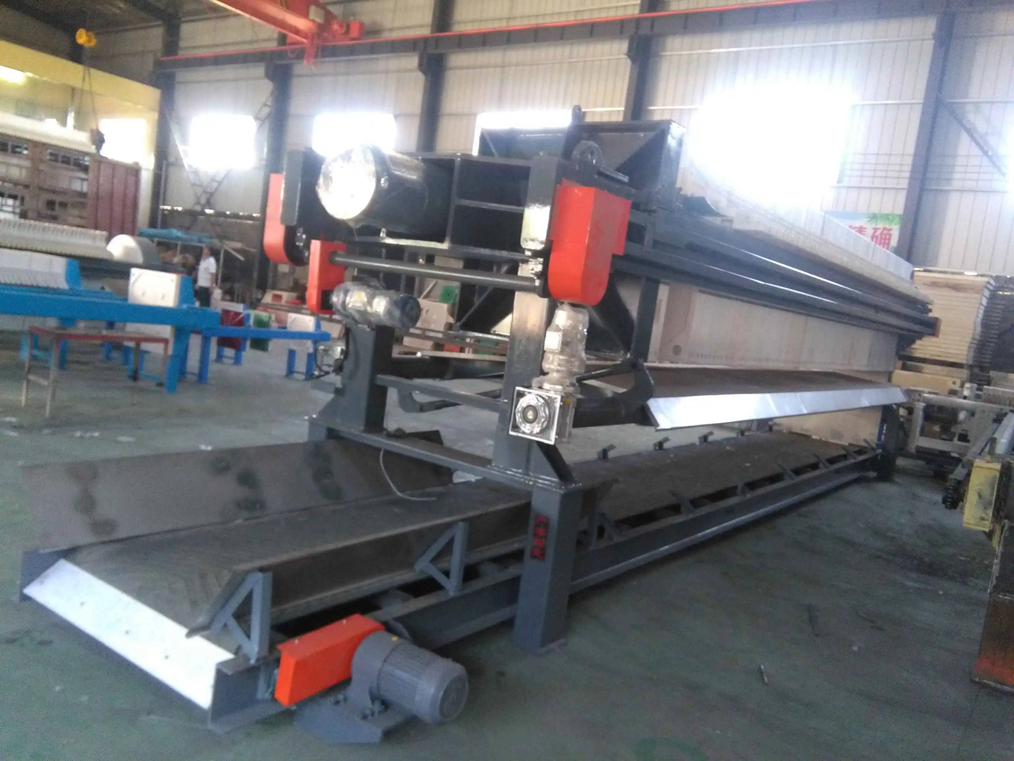 Automatic membrane filter press with auto-cloth washing device for waste water