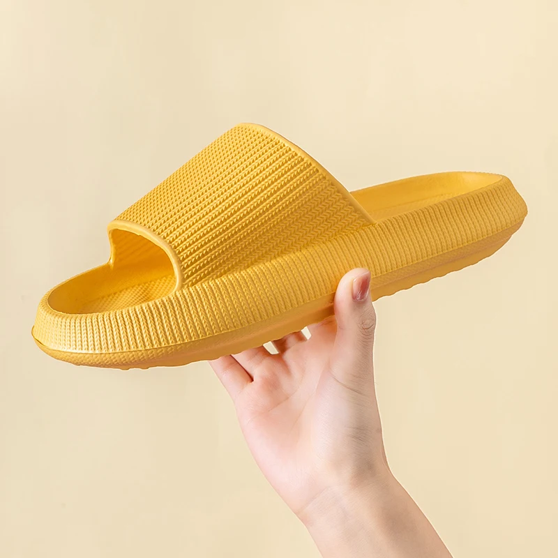 Manufacturers wholesale cheap indoor bath home leisure comfortable stepping on shit feeling men and women slippers