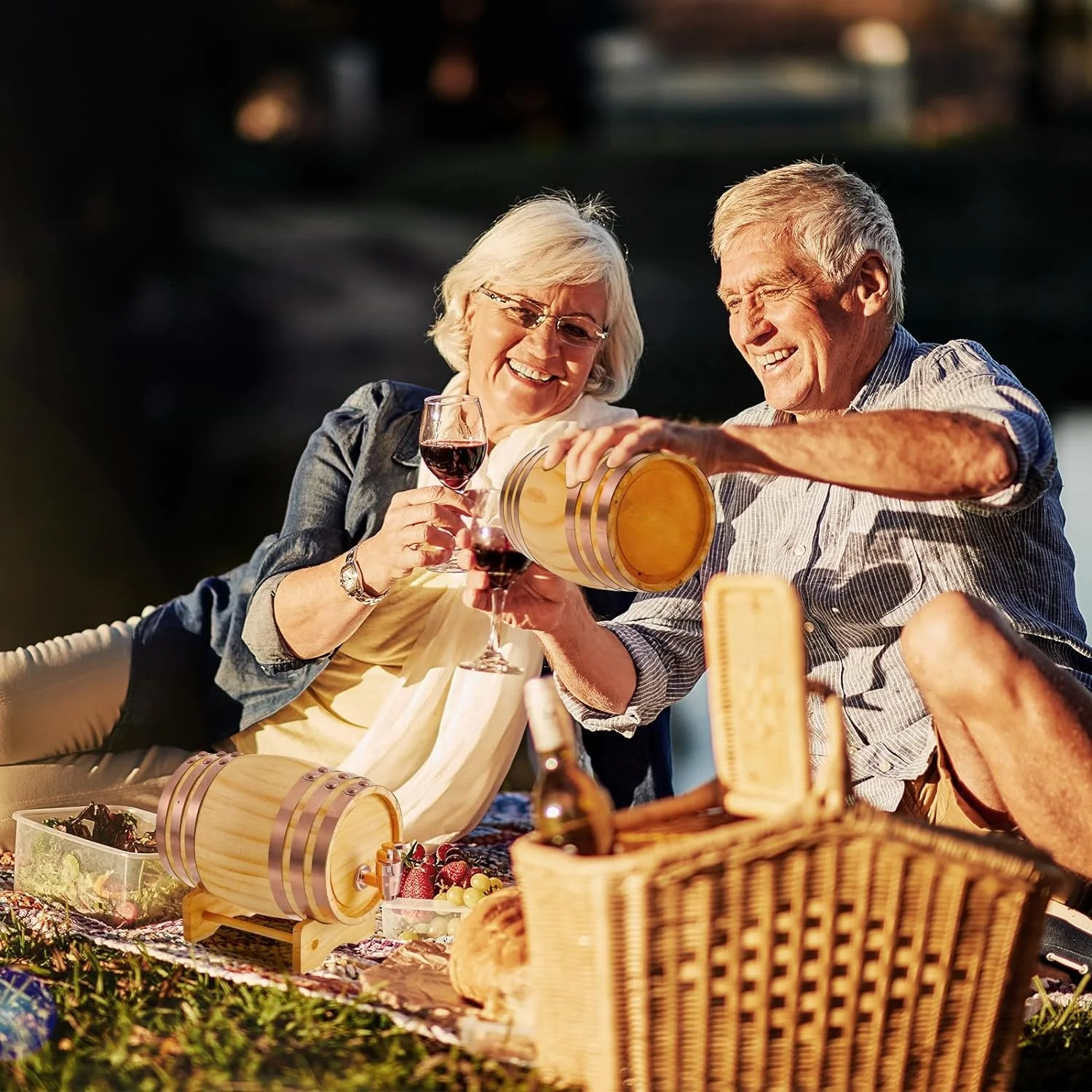 Customized luxury wooden barrel wooden beverage barrel is suitable Wine Barrel Dispenser