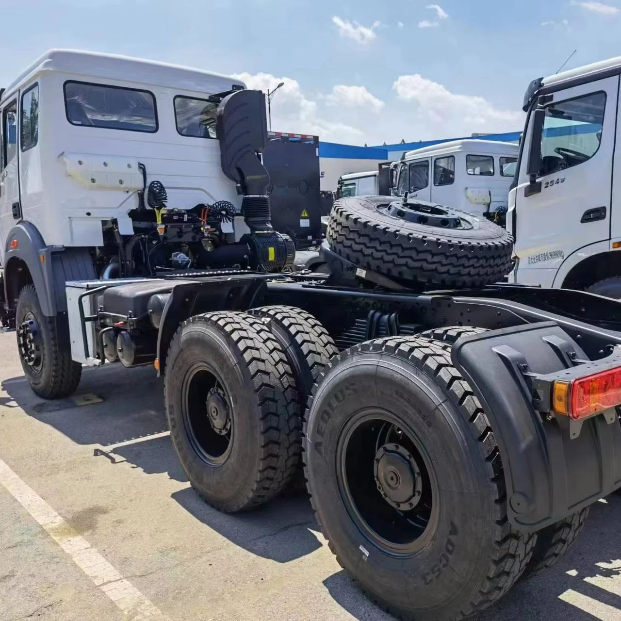 China Cheap Price Beiben Rear Axles 6x4 Heavy Duty Beiben Tractor Head Truck In Stock