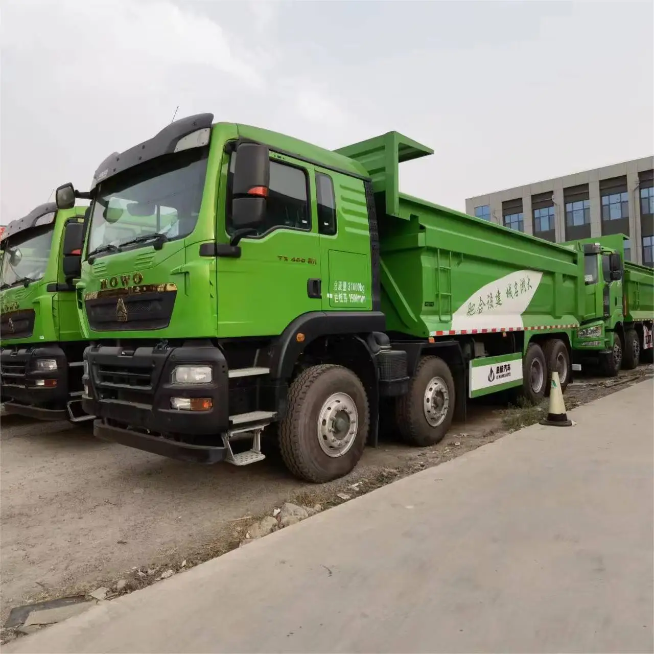 40-тонный самосвал Howo 8x4 недорогое дизельное топливо с 371 л.с. и механической коробкой передач Стандарт Евро 2/3