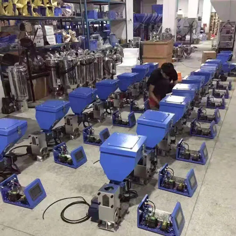 Volumetric Doser Injection Molding Machine and Plastic Injection Mould Making Machine