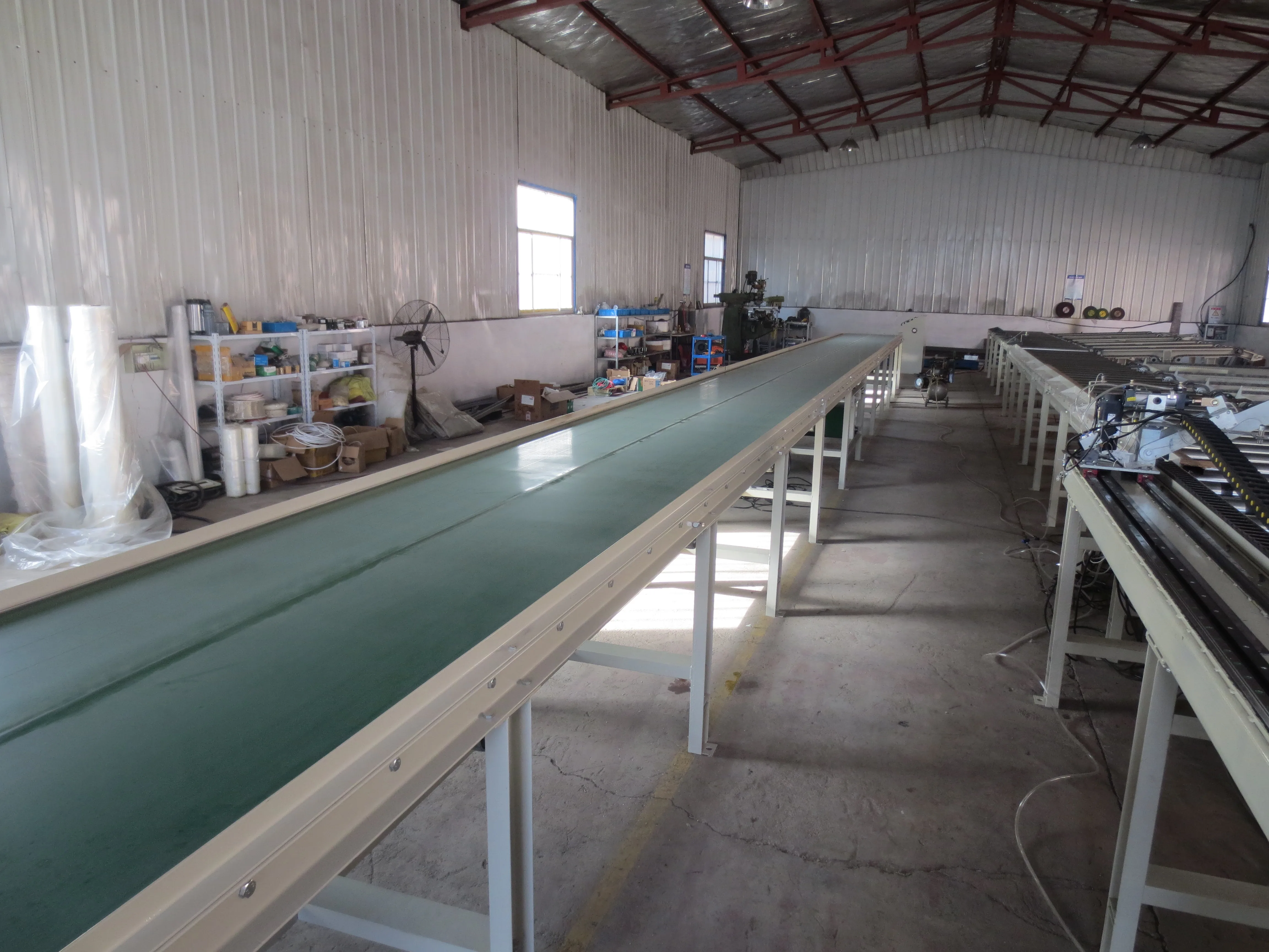 UC-103 Series Chain Driven Live Roller Conveyor with Heavy Duty Adjustable Feet