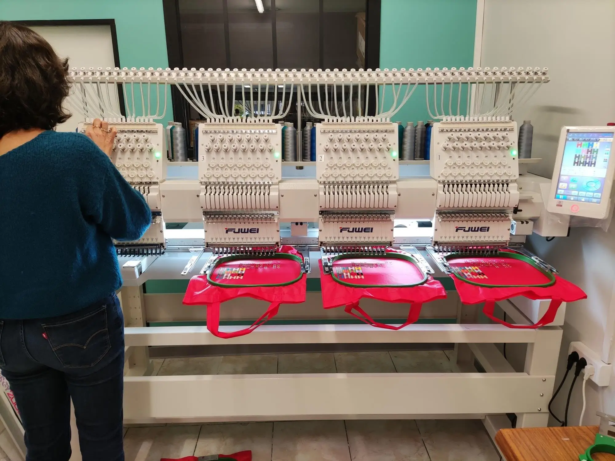 FUWEI 2023 model 2 head embroidery machine computerized hat towel embroidery machine for hoodie embroidery