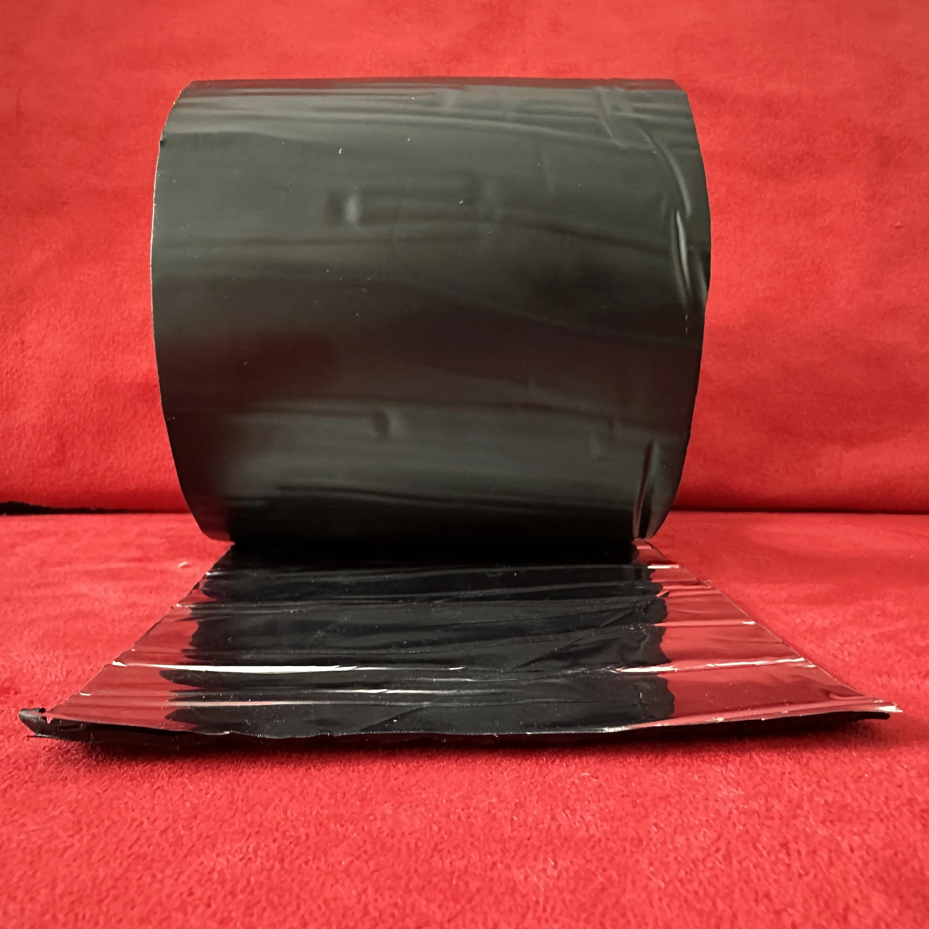 Hot sale Black PE film 1.5mmx10cmx5m butyl rubber membrane for Wooden houses basements metal roofs cement structure walls