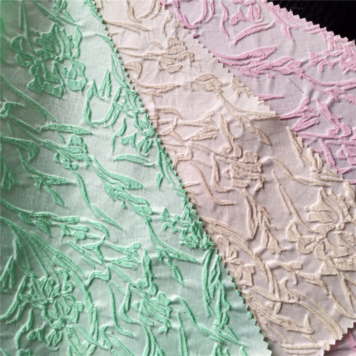 China factory latest african design good quality high density fashion brocaded jacquard fabric for lady garment