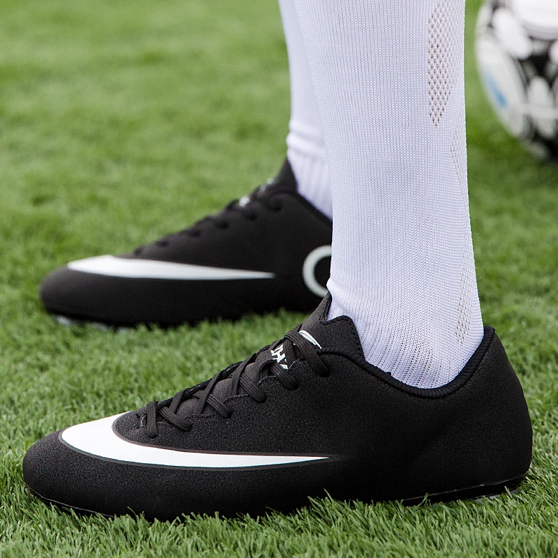 Best Selling Wholesale Bottom Price Best Service Rubber Broken Nails Chuteira Futebol PVC Football Boots Futsal Shoes