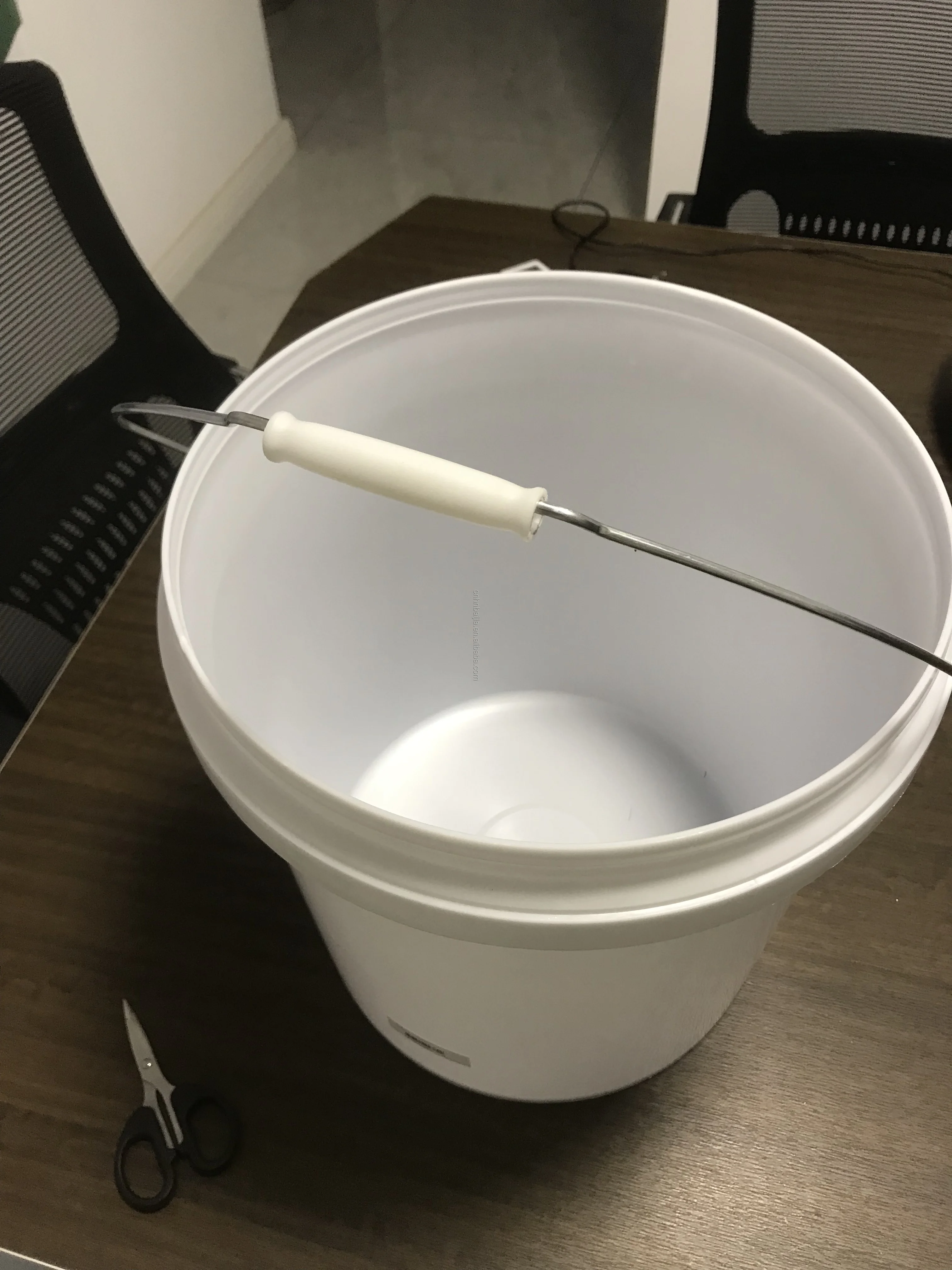 heavy duty thicken multicolor small food grade 1 liter plastic buckets with lids