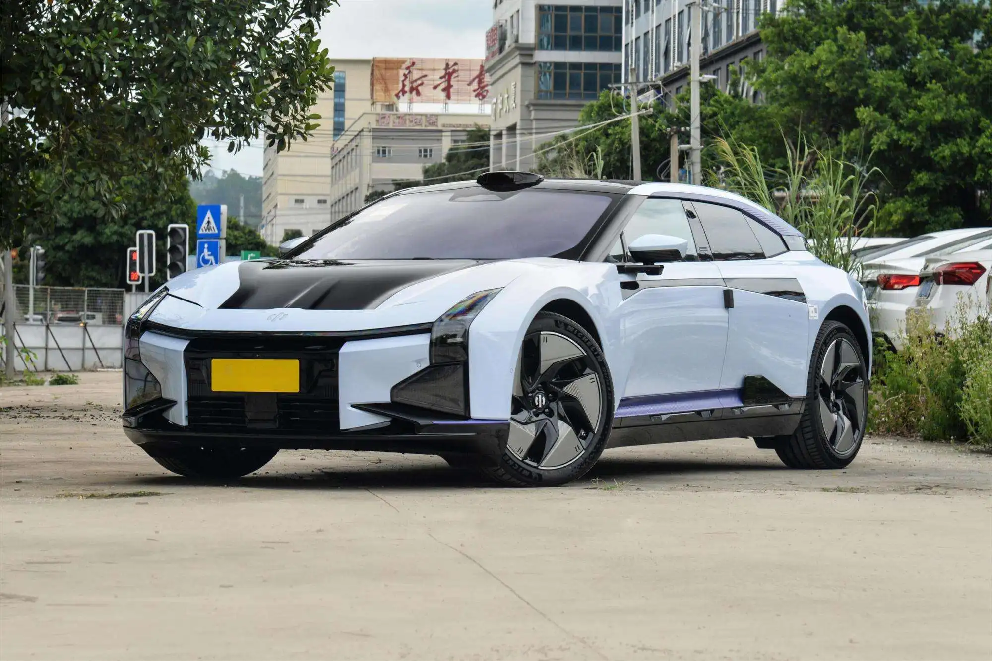 Лидер продаж роскошные автомобили новые энергетические с высоким содержанием семян hiphi z4 четырехместный седан китайский автомобиль carro 2024 авто