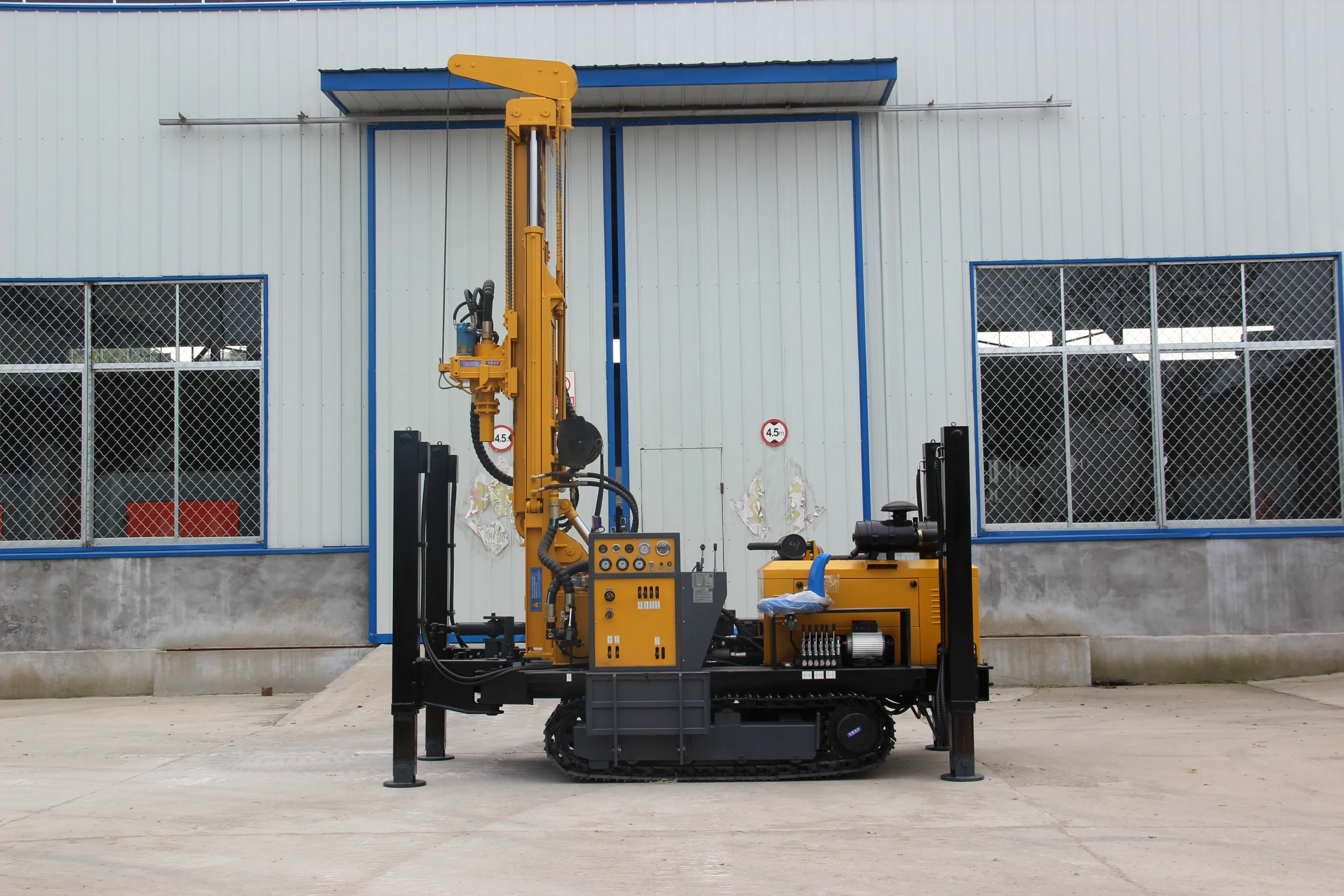 100m 200m 300m Water well drilling rig, drilling water wells, crawler use