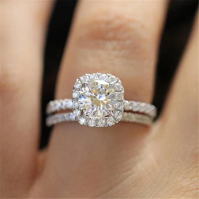 Hot Selling Newest Fashion Shiny Full Crystal Engagement Rings Double Circle Cubic Zirconia Finger Ring for Women
