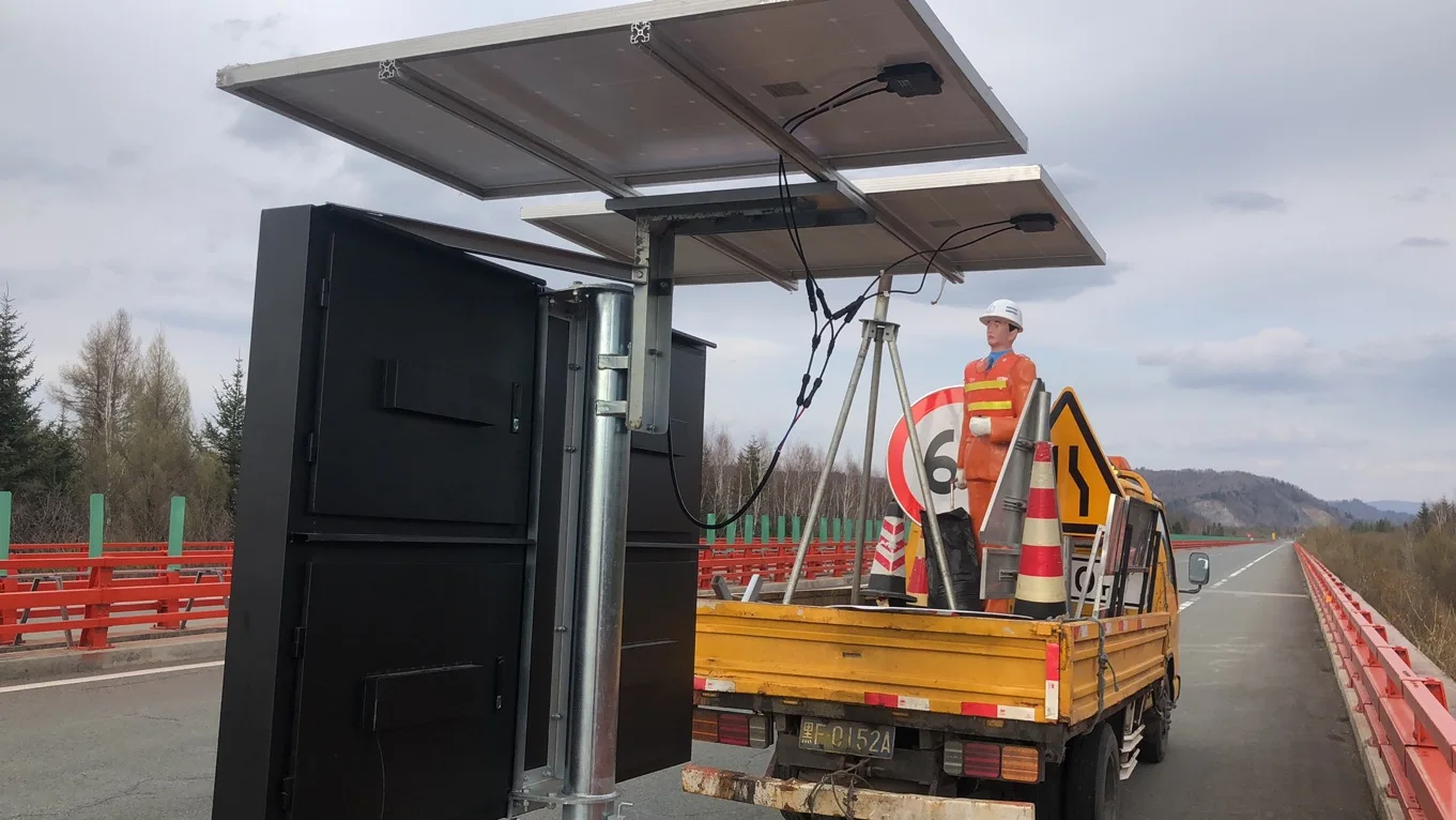 5 Color Traffic Signal Sign Screens Trailer Mounted Variable Message Display Control Traction Moving Vms