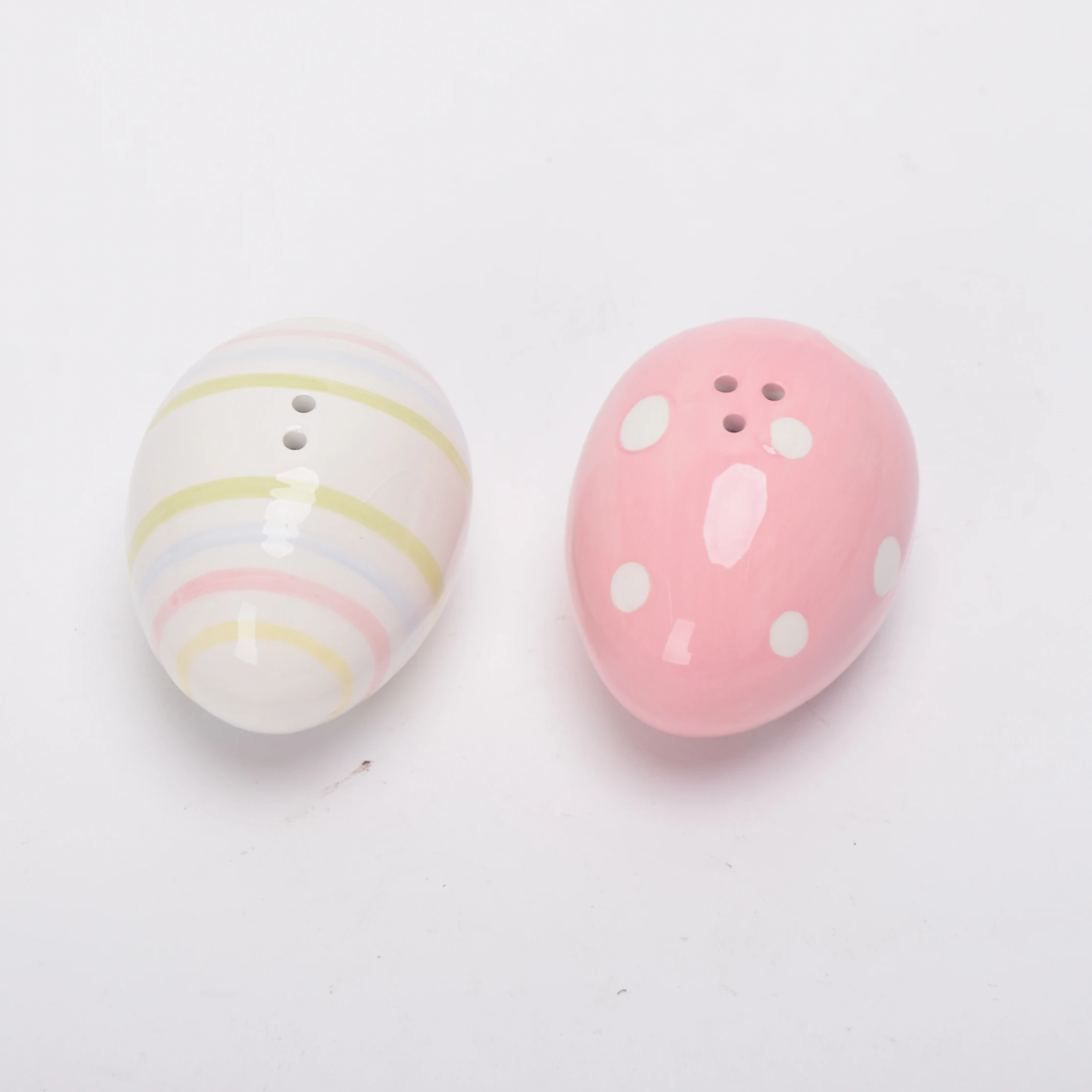 Easter egg salt and pepper shaker