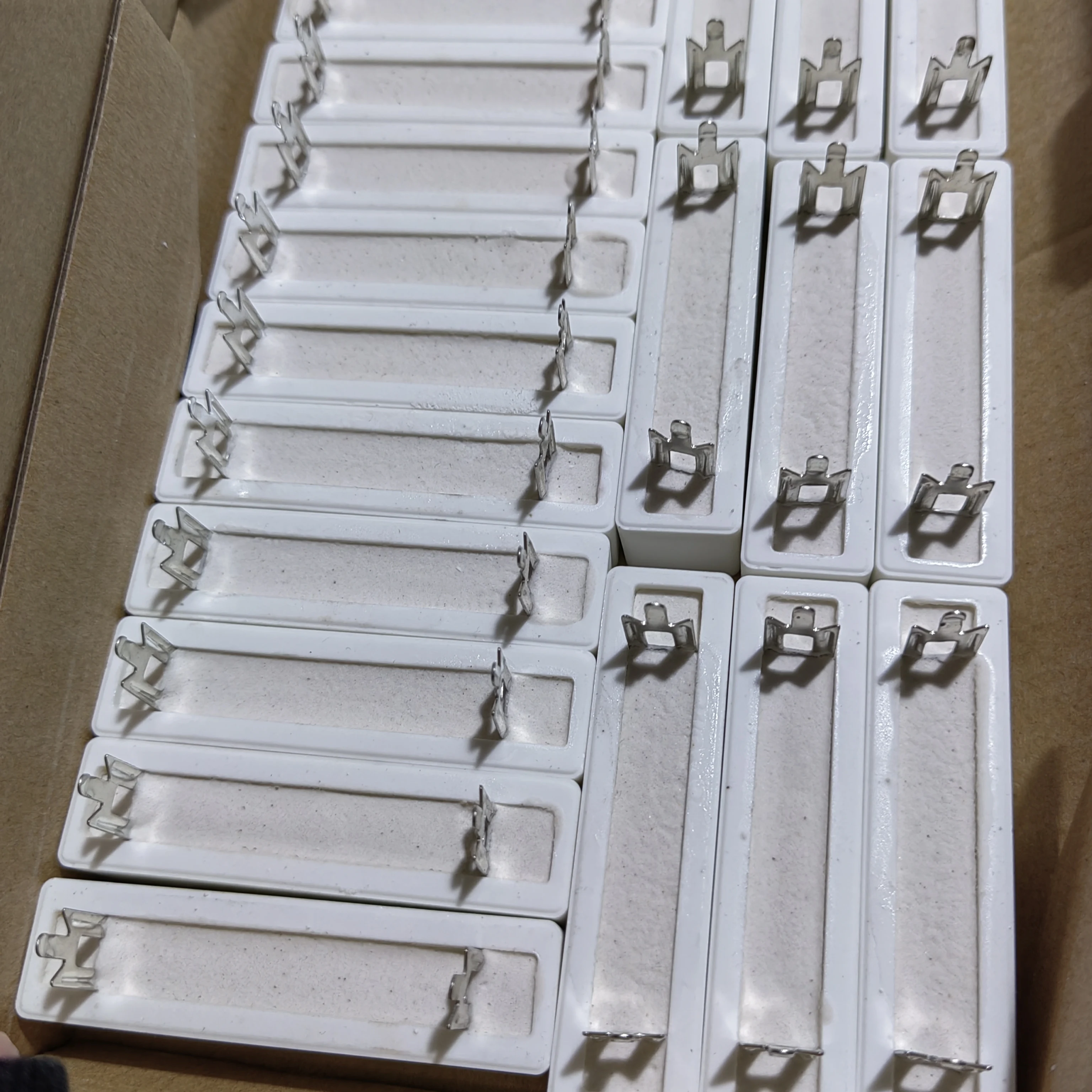 Bevenbi Original 20w 200ohm 5w4r7j 5w3r3j 5w51rj 5w120rj 20w8r2j Ceramic Cement Resistor 20w