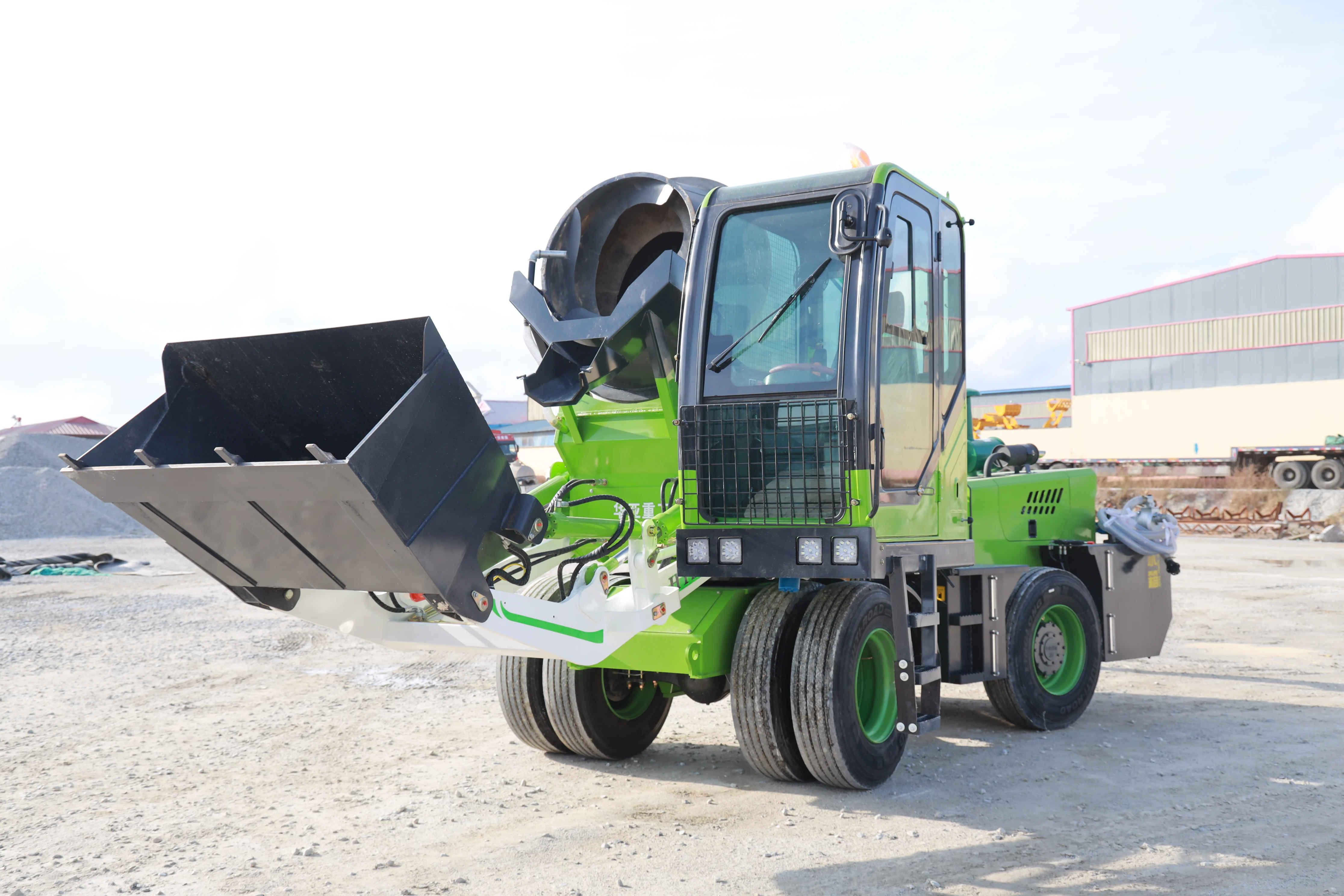 TOP factory HUAYA 3.5 cbm 4 cbm 6.5 cbm Self Loading Concrete Mixer  with EPA/Euro5