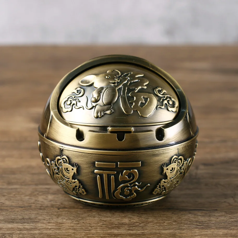 Creative personality ashtray with cover windproof home decoration metal ashtray wholesale