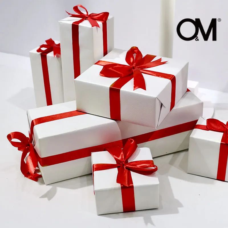 O&M Display Design Wave Board Candy Props Shop Decoration Ideas Christmas Window Display