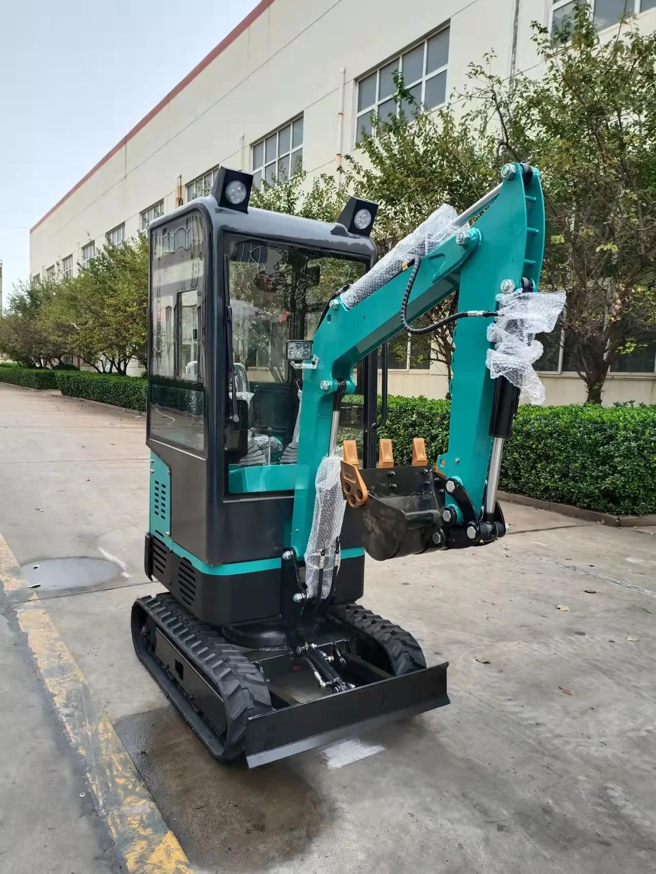 Simple Operating 1.2 ton Crawler Digging Machine Japan Engine Mini Excavator Micro Trencher Micro Excavator