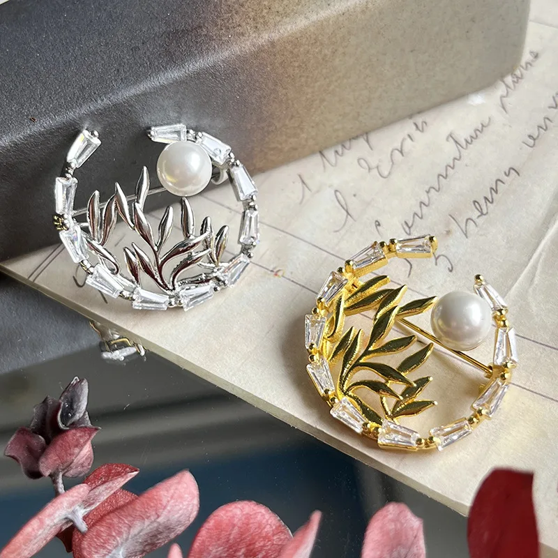 Factory wholesale chinese vintage brooch zinc alloy Metal pearl rhinestone brooches for men clothing