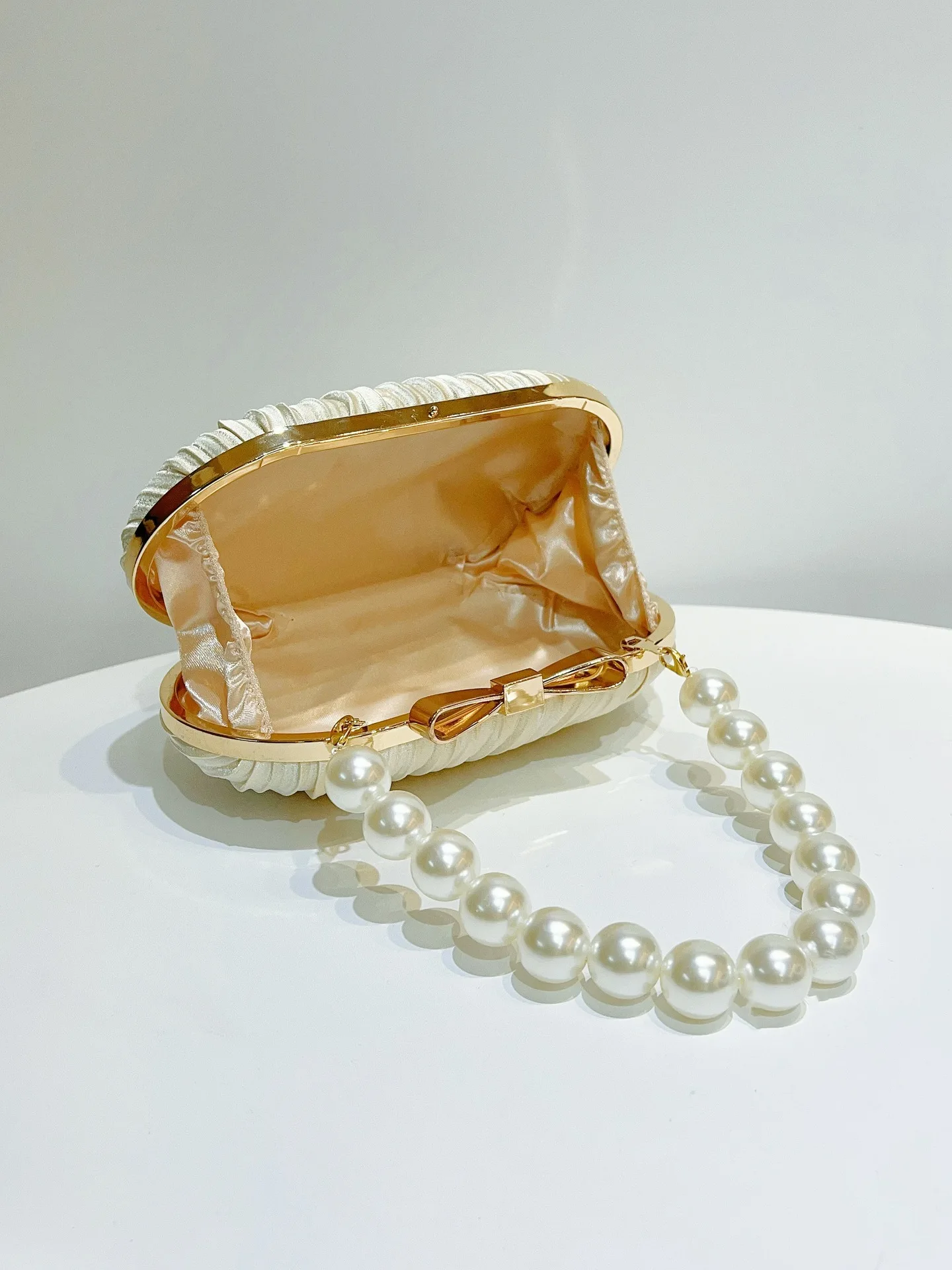 New Arrival Wrinkle Clutch Bag Handbag Party Bride Wedding Purse Apricot Pleated Pearl Chain Satin evening bag 2024 For Women