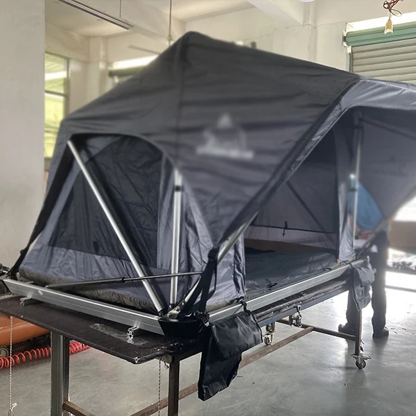 Factory Price Hot Sale Easy Folding Semi-Automatic Rooftop Tent For Suv Car Roof Tent
