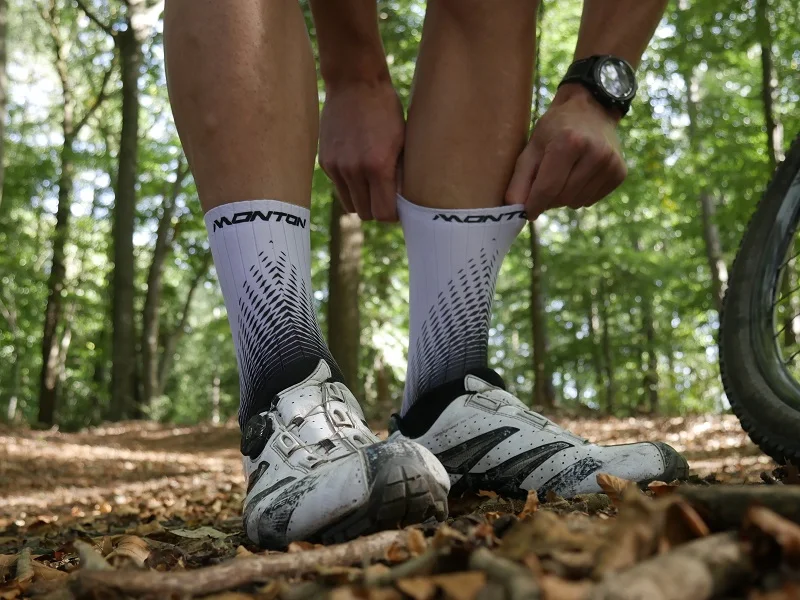 MONTON Custom Aero grip Mid Calf Cycling Socks Mens Women Wholesale Sports Running Crew High Stretch Bike Socks