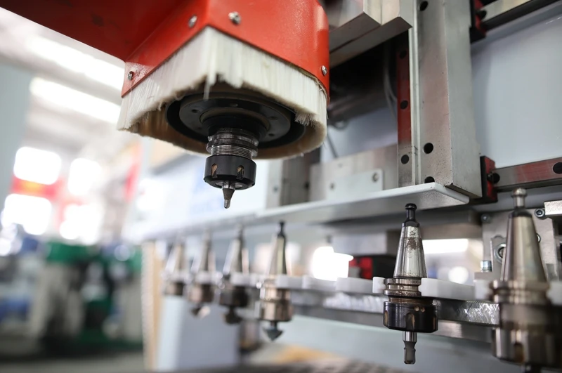 Китайский деревянный маршрутизатор 3d Cnc UE-481 автоматизированное деревообрабатывающее оборудование Router с 12 инструментами