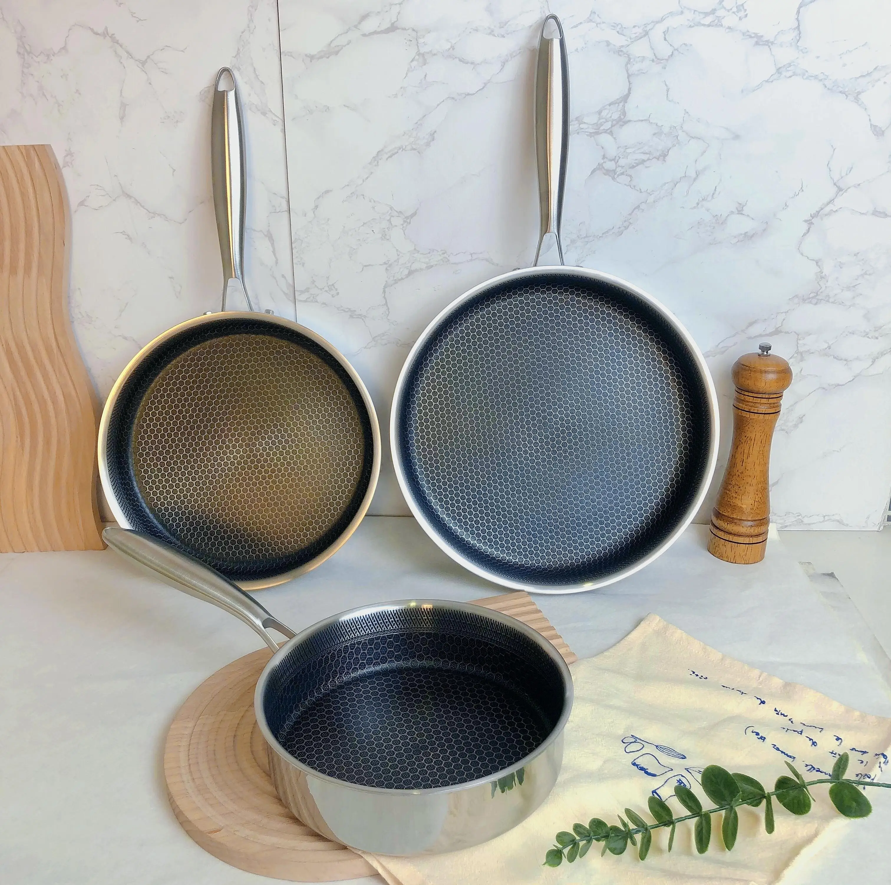 Wholesale single-sided stainless steel wok three-layer steel kitchen kitchen honeycomb type non-stick frying pan